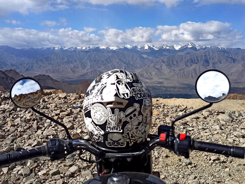Bike ride through the Himalayas